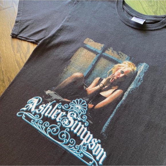Vintage Ashlee Simpson tour tee from her 2006 LOVE tour. - Picture 3 of 4